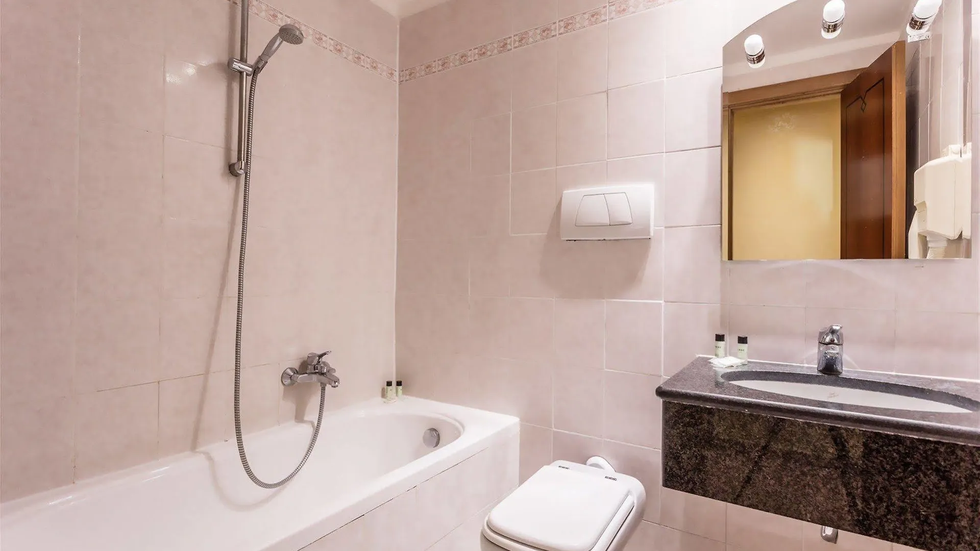 ***  Raeli Hotel Noto Róma Olaszország