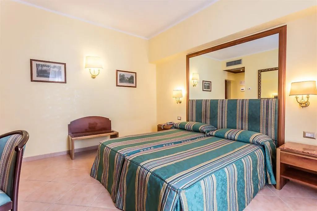 Raeli Hotel Noto روما
