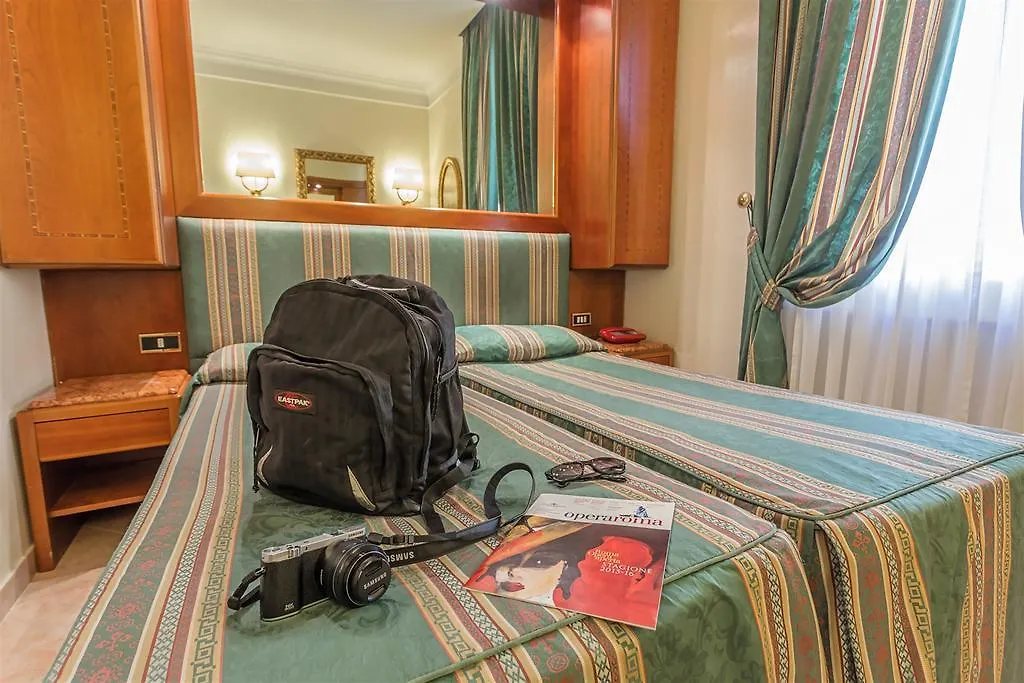 Raeli Hotel Noto روما