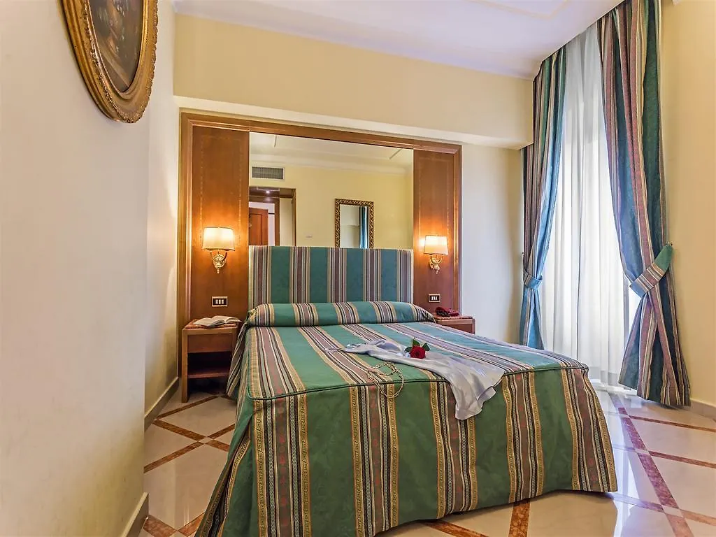 Raeli Hotel Noto روما