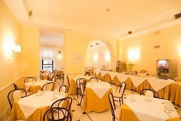 Raeli Hotel Noto روما