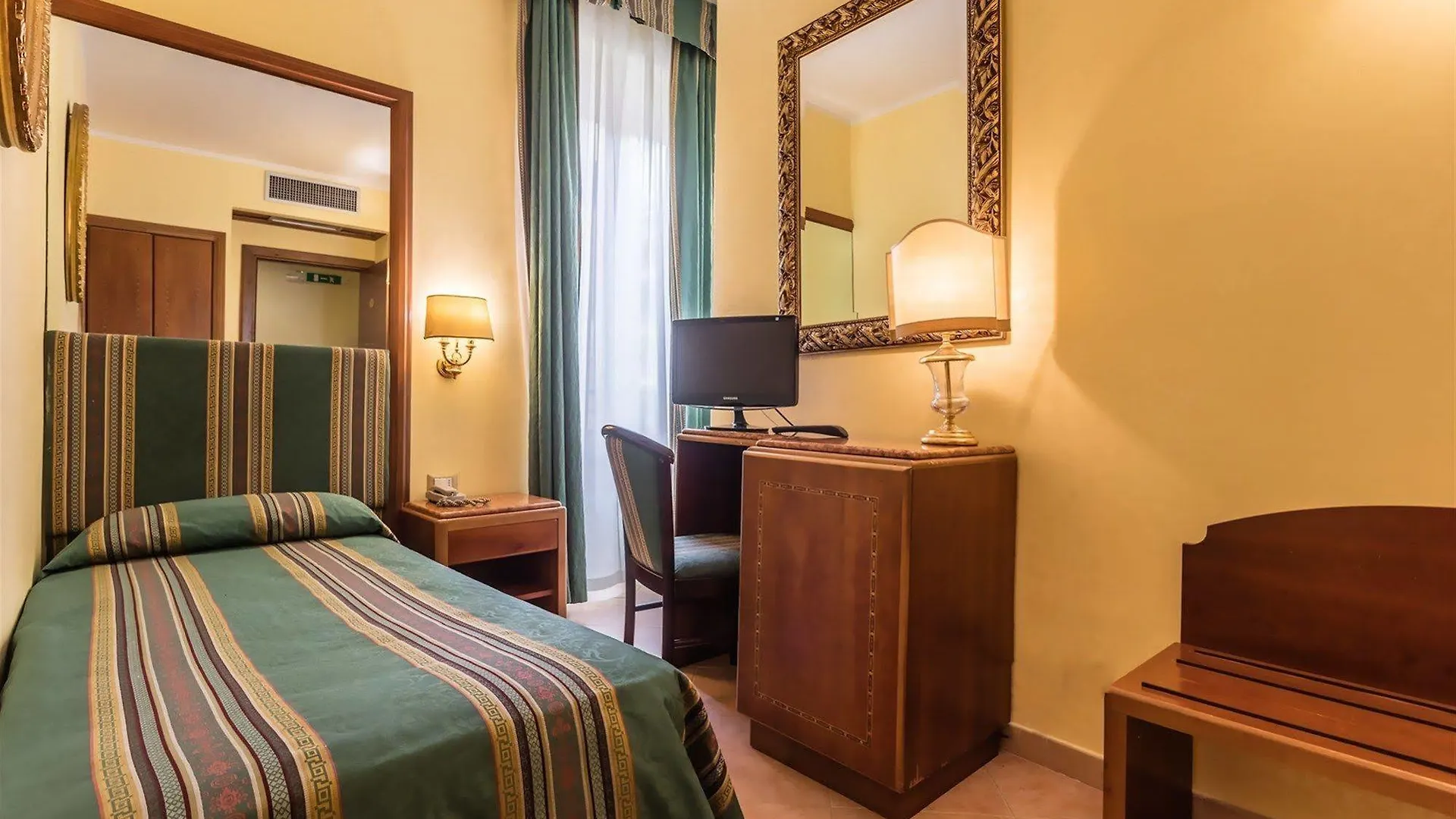Raeli Hotel Noto روما