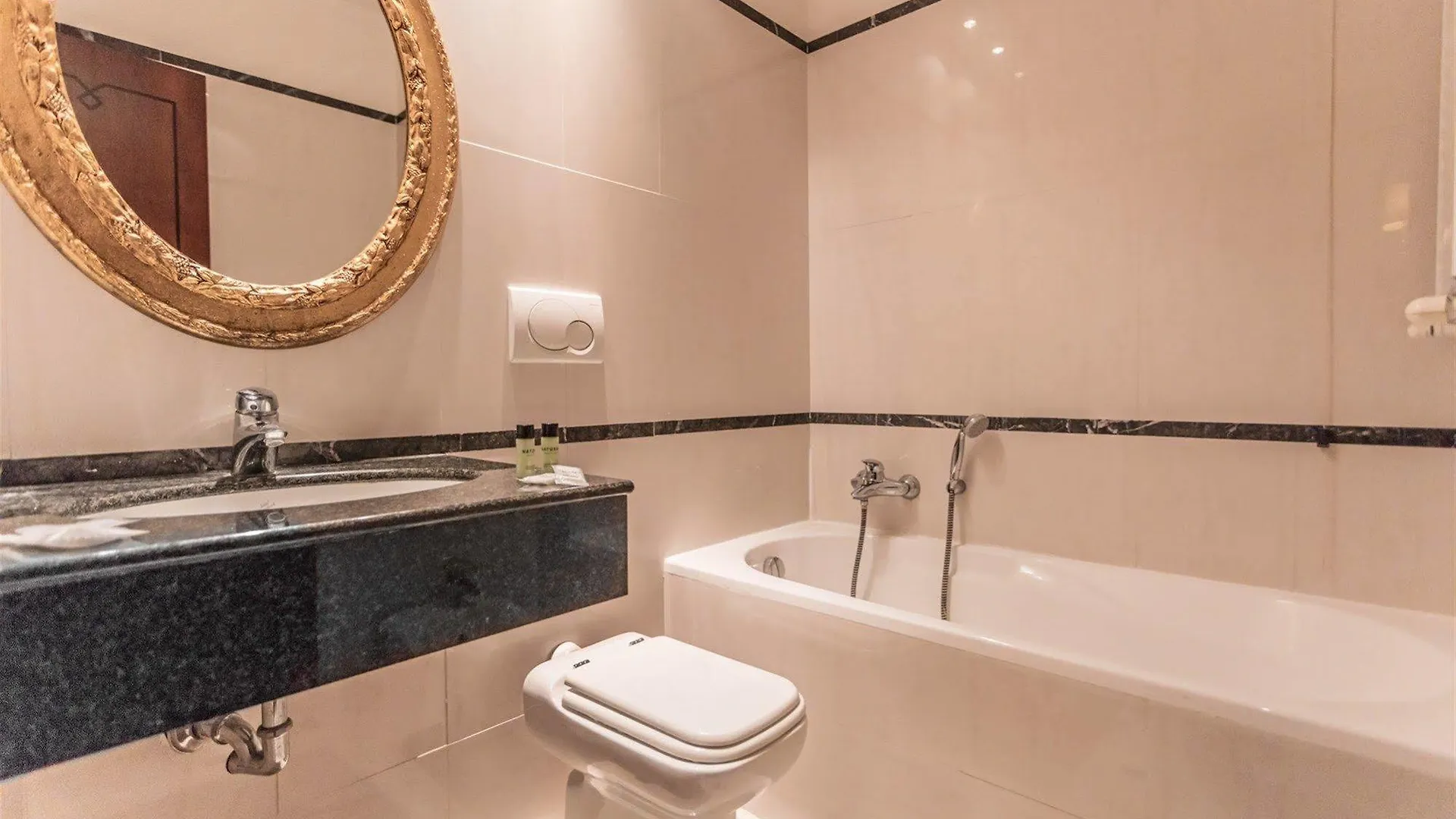 Raeli Hotel Noto روما 3*,