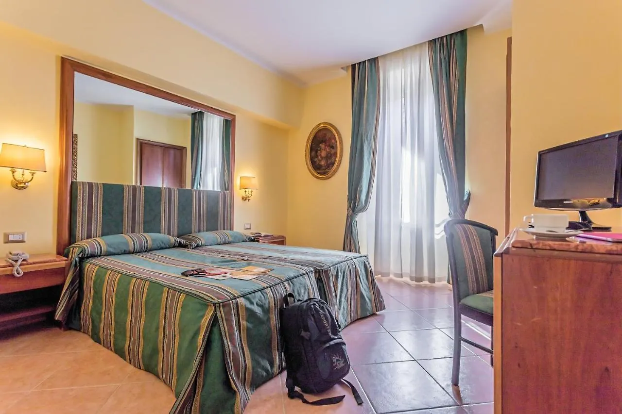 Raeli Hotel Noto روما