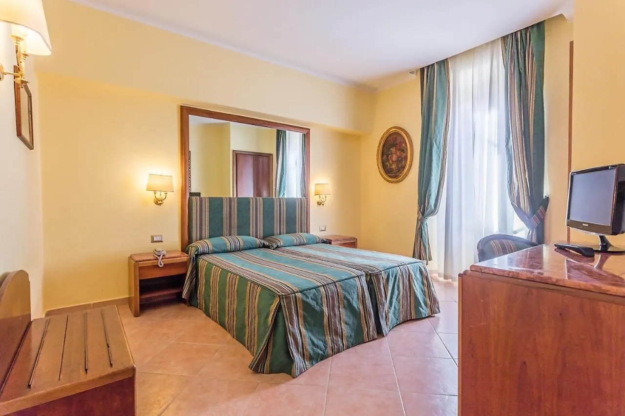 Raeli Hotel Noto روما