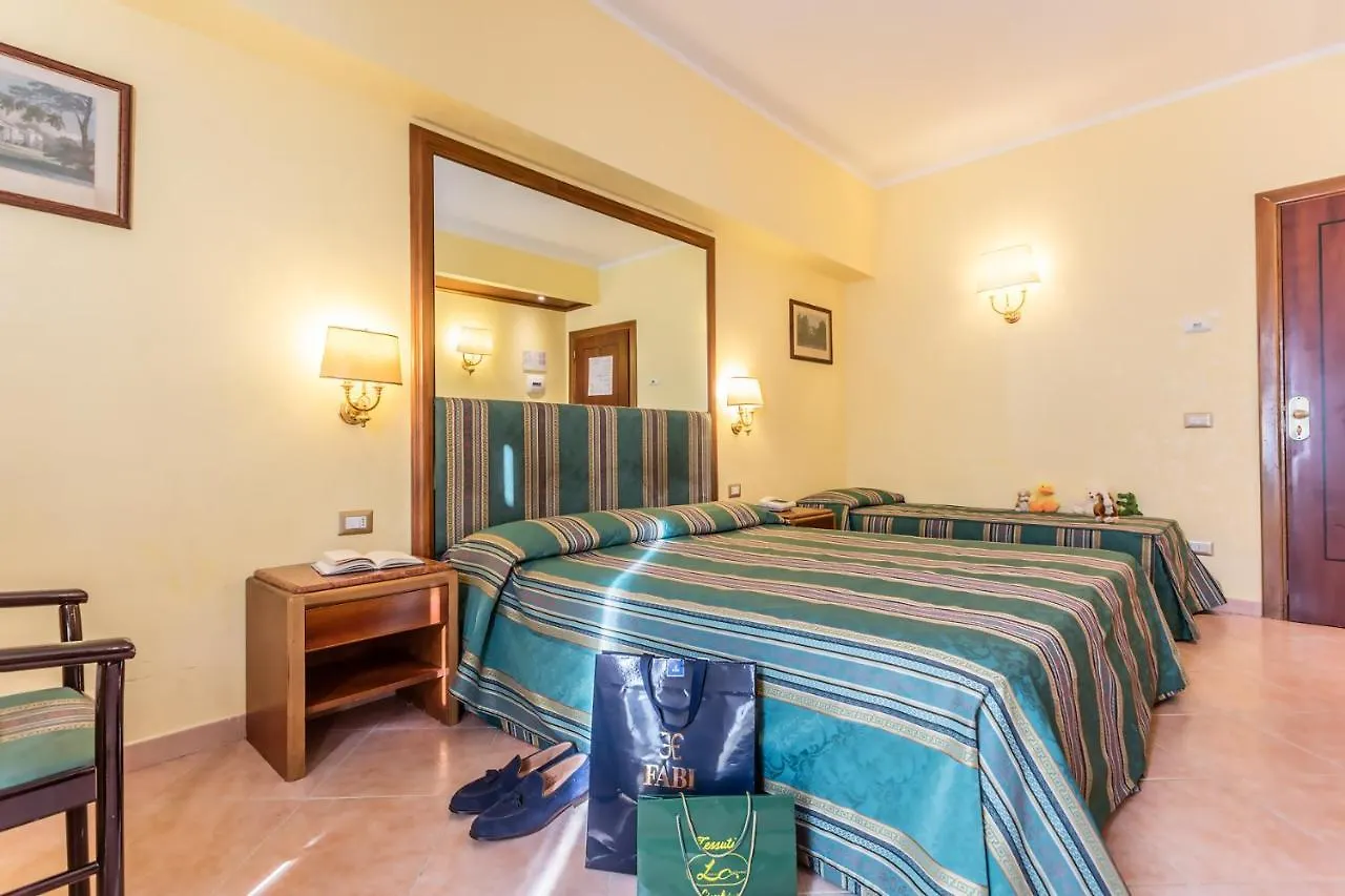 Raeli Hotel Noto روما