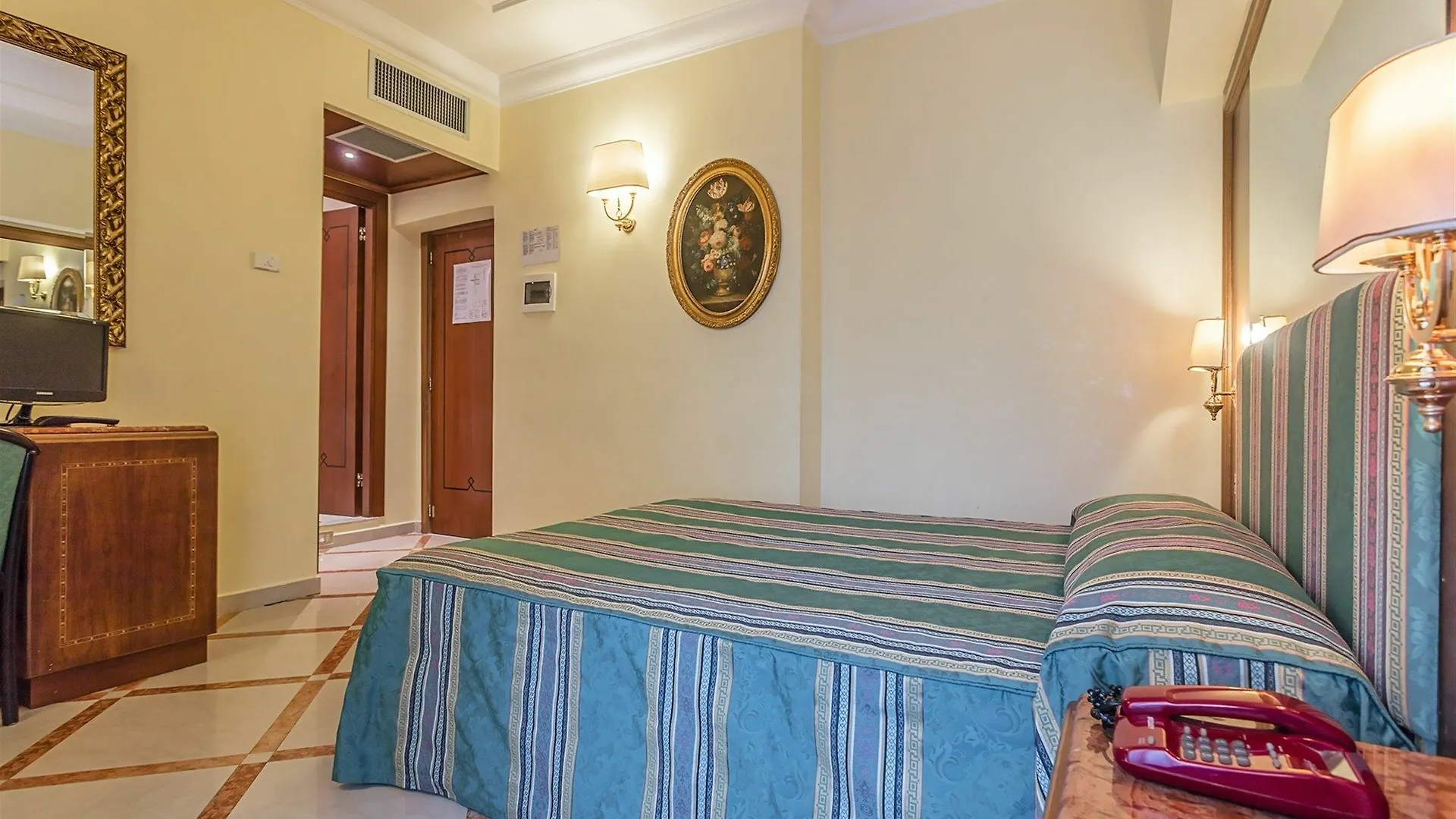 Raeli Hotel Noto روما