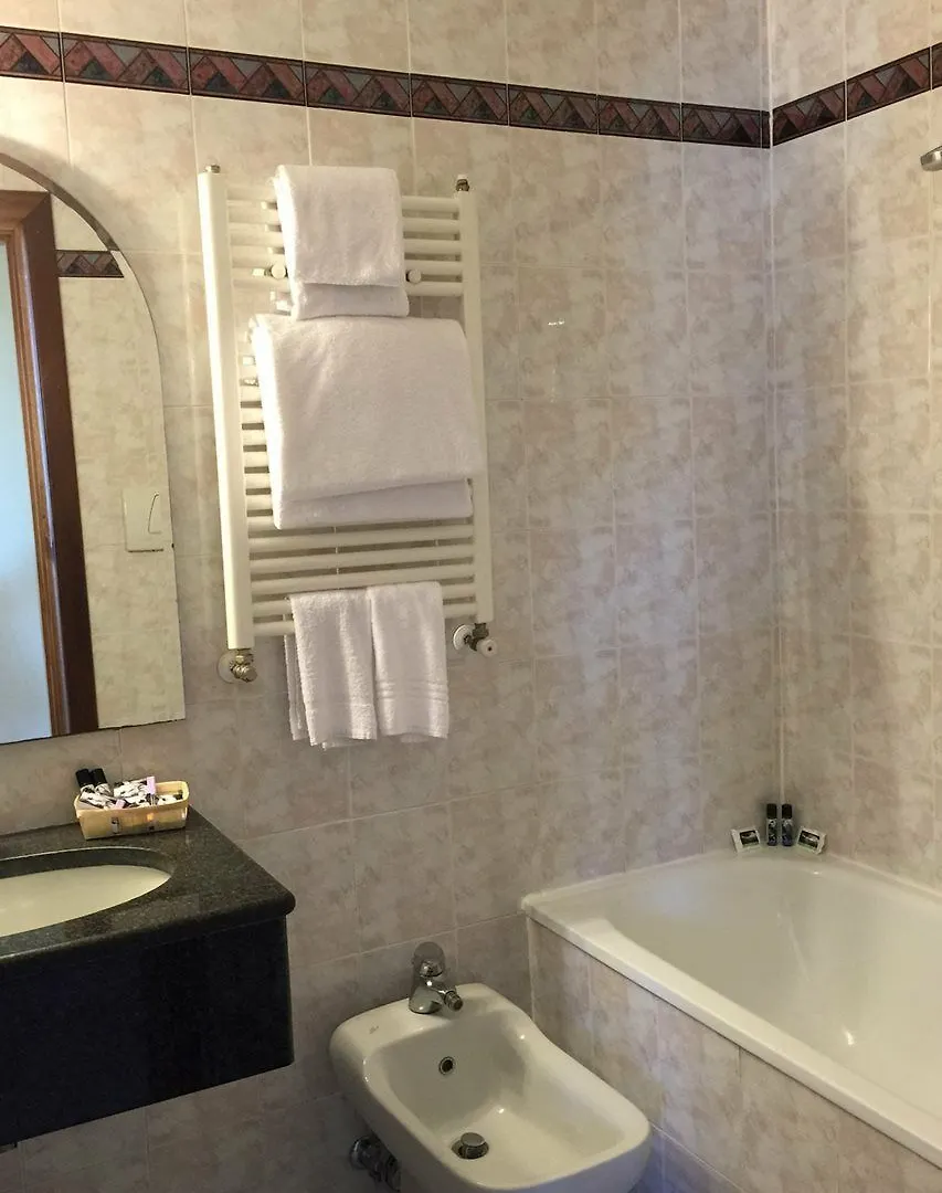 Raeli Hotel Noto روما